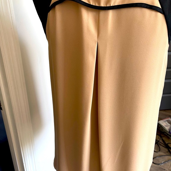 NWOT! Vince Camuto sleeveless blouse/shell. Stunning black accents & detailing. - Picture 7 of 9